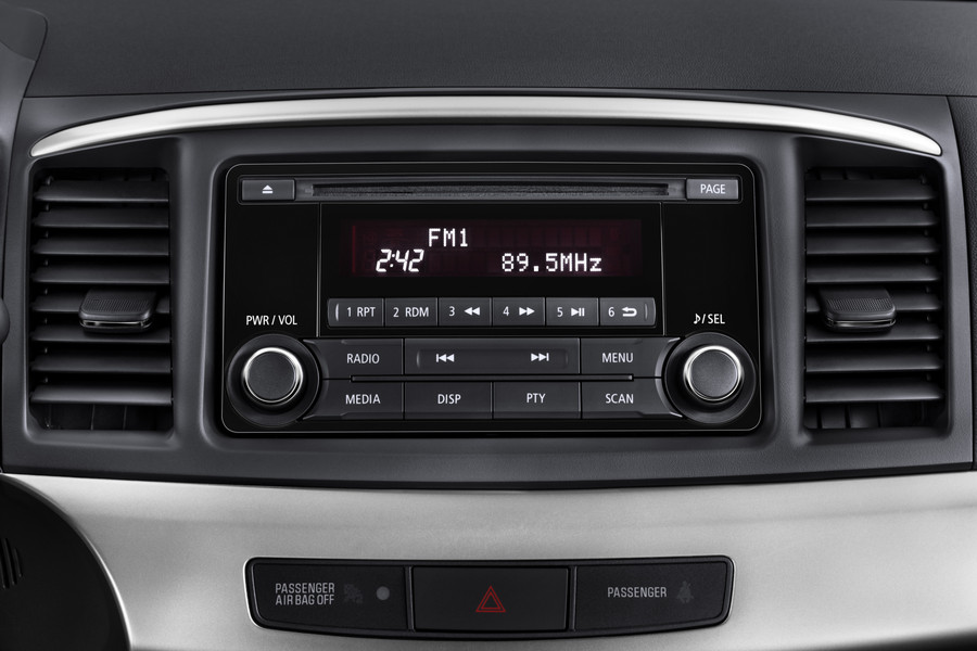 navigatie dedicata mitsubishi lancer